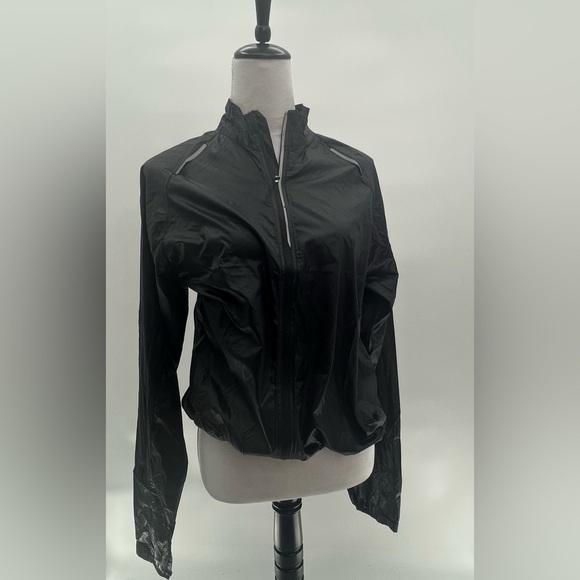 Santic Cycling Jacket – Size S | Lightweight, Full Zipper, Reflective Detailing - Picture 3 of 16